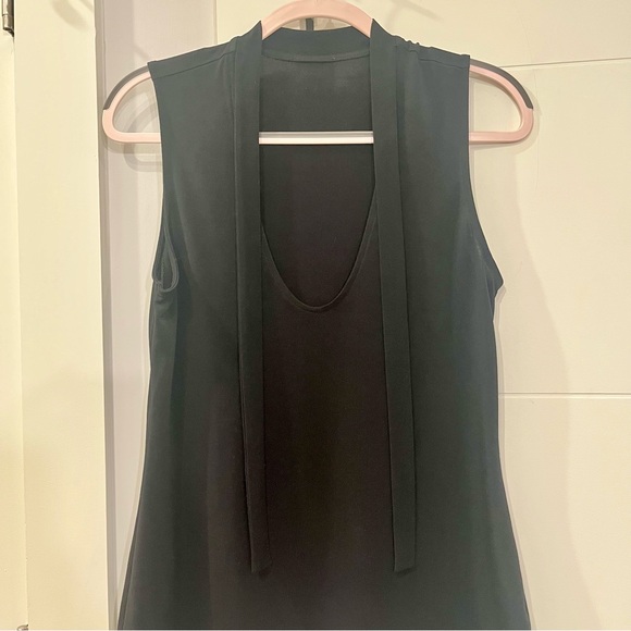 Sleeveless Scoop Neck Top with Tie Detail from Express - Picture 2 of 4